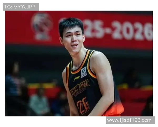 庞峥麟助攻助力球队逆转胜利展现出色团队合作精神