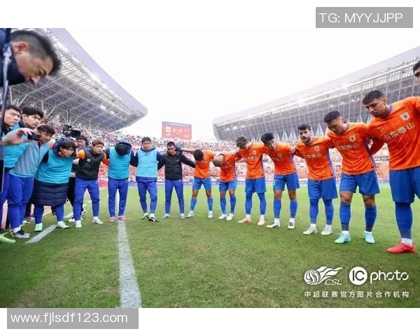 中超赛场上瓦科梅开二度助力球队获胜展现出色状态 中超赛场上瓦科梅开二度助力球队获胜展现出色状态