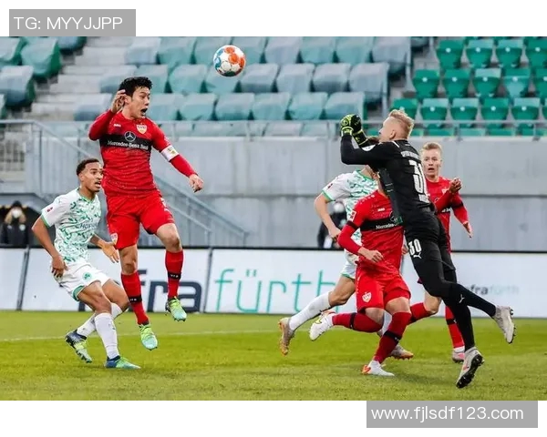 弗赖堡客场大捷,德甲不败战绩延续领跑对手队伍 弗赖堡客场大捷,德甲不败战绩延续领跑对手队伍