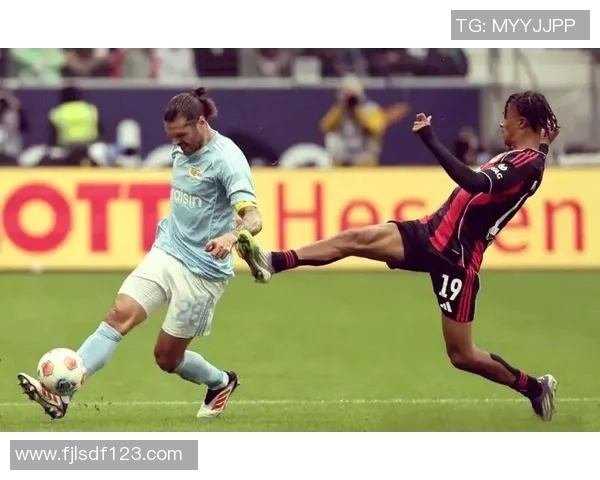 汉堡主场惨败,不敌柏林联合,遭遇连败压力增大 汉堡主场惨败,不敌柏林联合,遭遇连败压力增大