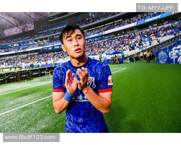 深圳队与武汉三镇的激战戴伟浚展现精彩表现引发球迷热议